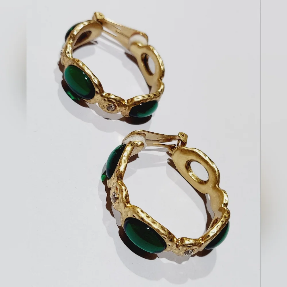 Vintage Kenneth Jay Lane emerald gold satin hoops gemstone earrings clips - Picture 5 of 10